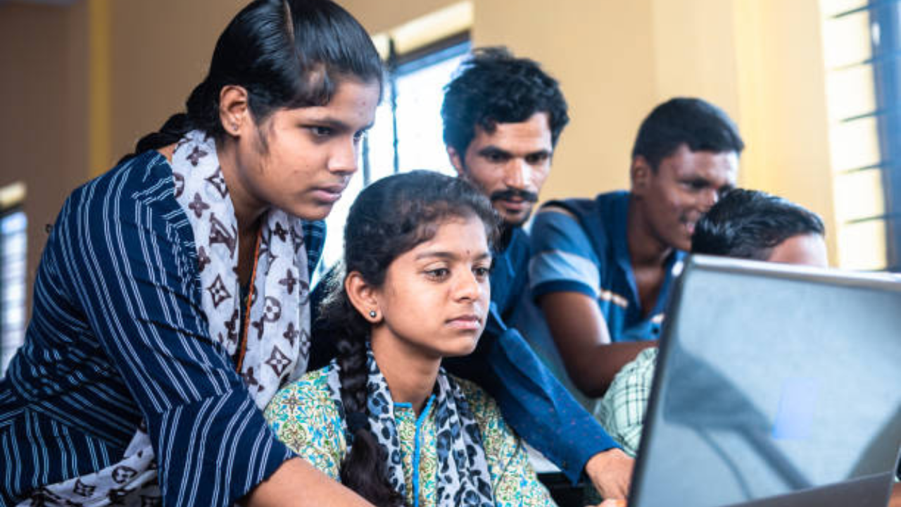 Best Courses After 12th Commerce Without Maths (Detailed Guide)
