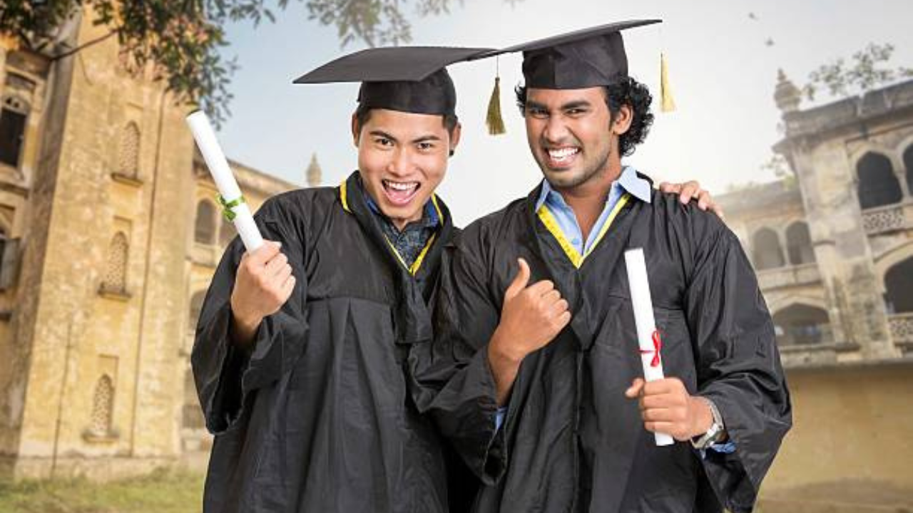 What is an Honours Degree? Meaning, Benefits & Career Scope