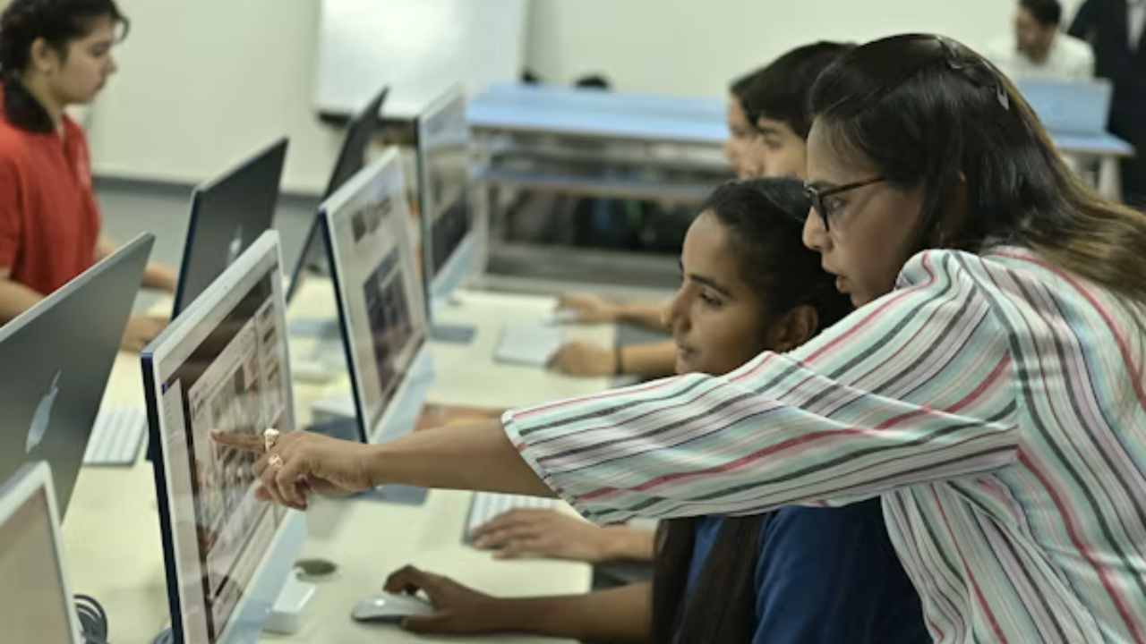 Online vs Offline College Education: Which One is Better?