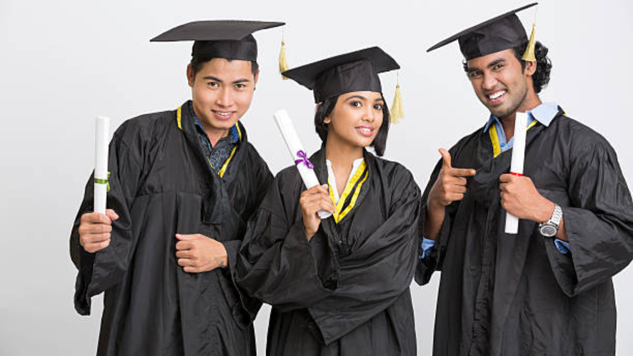 Difference Between Diploma and Degree: Salary & Career Value